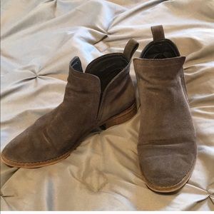 Dolce Vita gray booties